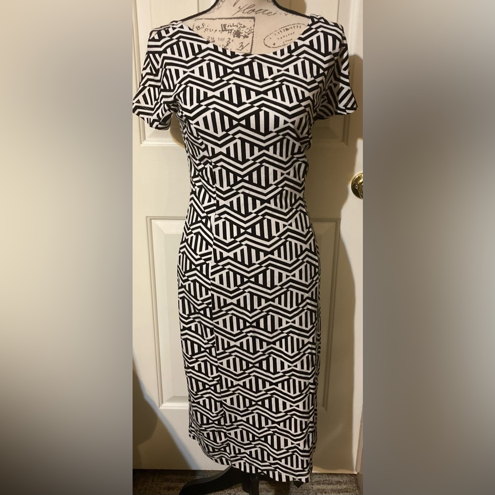 Ladies Size 8 Cato Fitted Long Dress